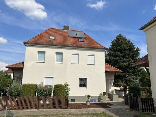 Hochwertig kernsanierte Doppelhaushälfte mit ausgebautem DG+schönem